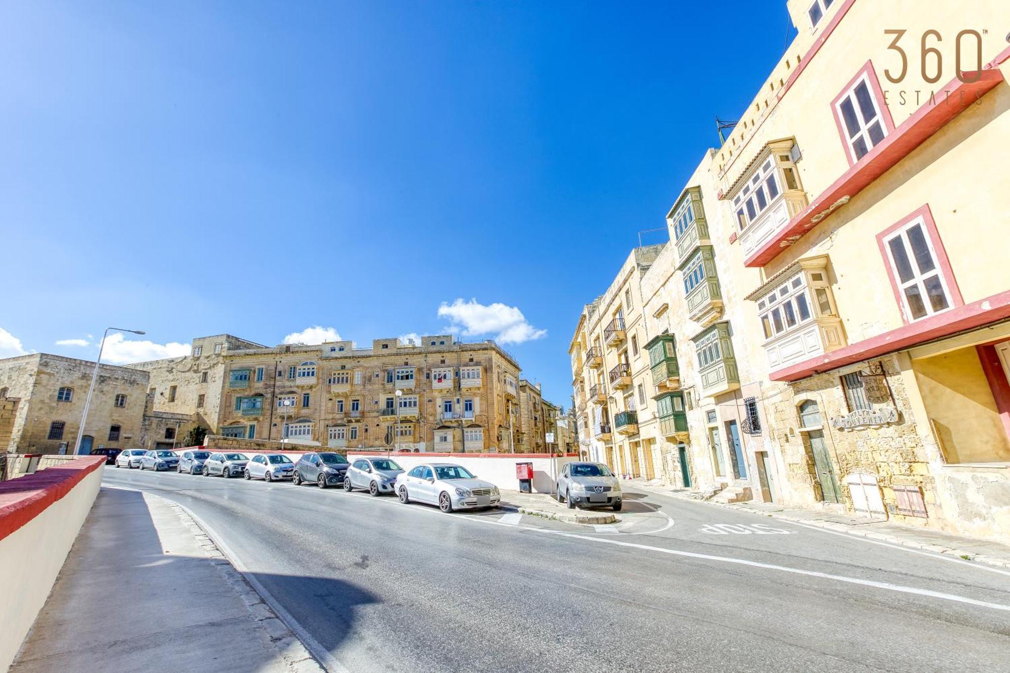 Charming Home With Sea Views & Maltese Balcony By 360 Estates Valletta Exterior photo